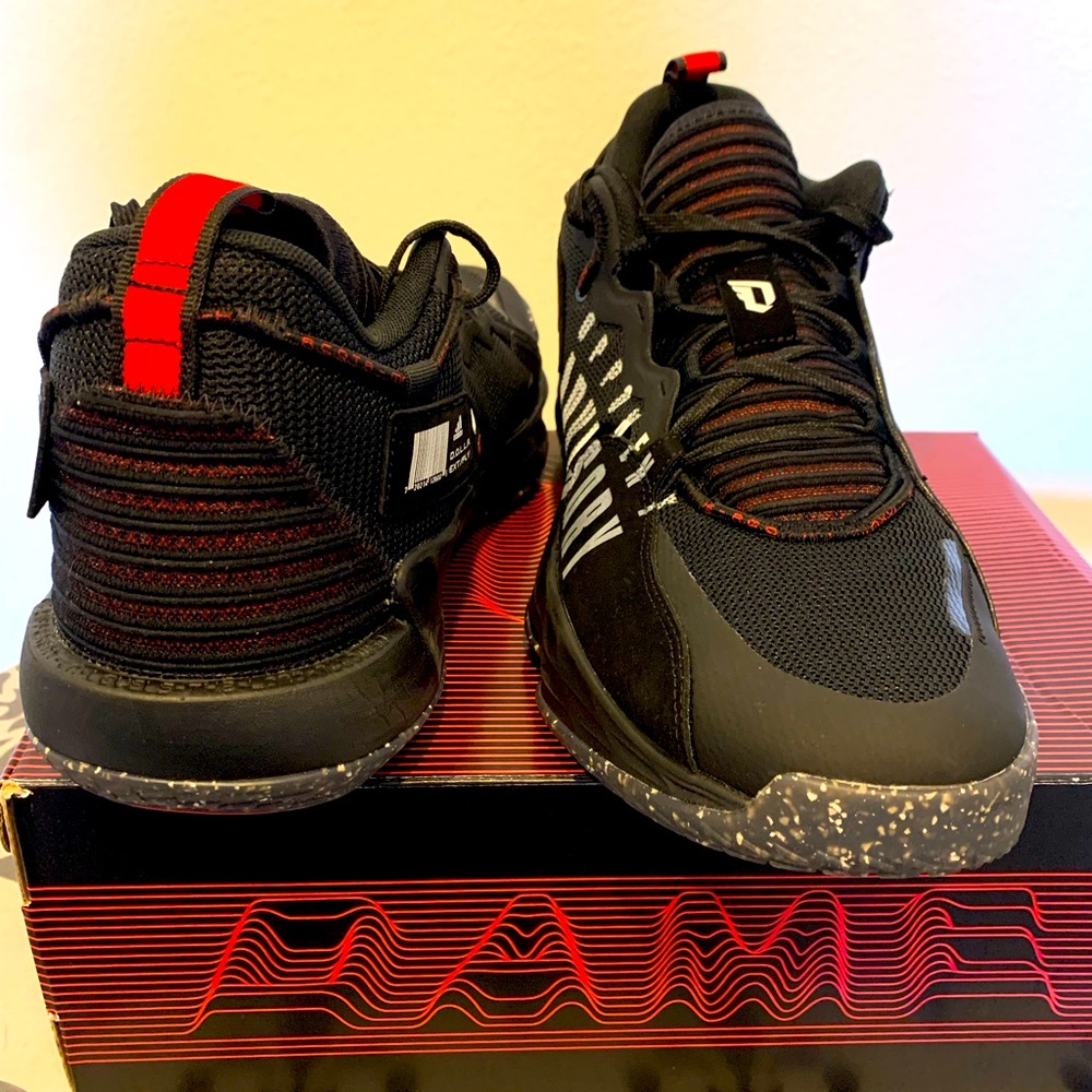 Adidas DAME 7 EXPTLY Black\Red Size 12.5 worn twice (inside Gym)